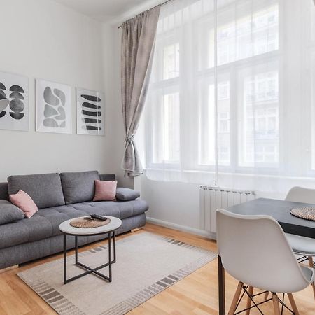 Luminous Apartment For 2 Near Wenceslas Square By Prague Days エクステリア 写真