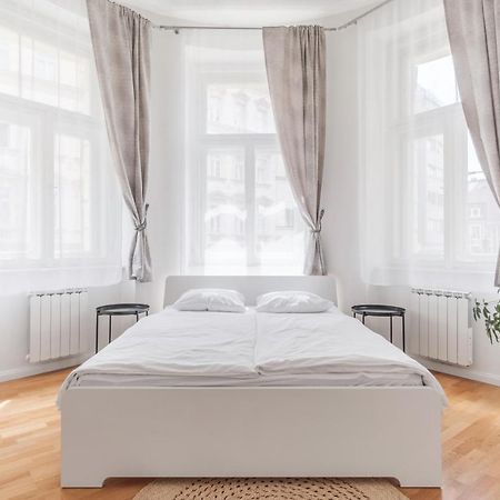 Luminous Apartment For 2 Near Wenceslas Square By Prague Days エクステリア 写真