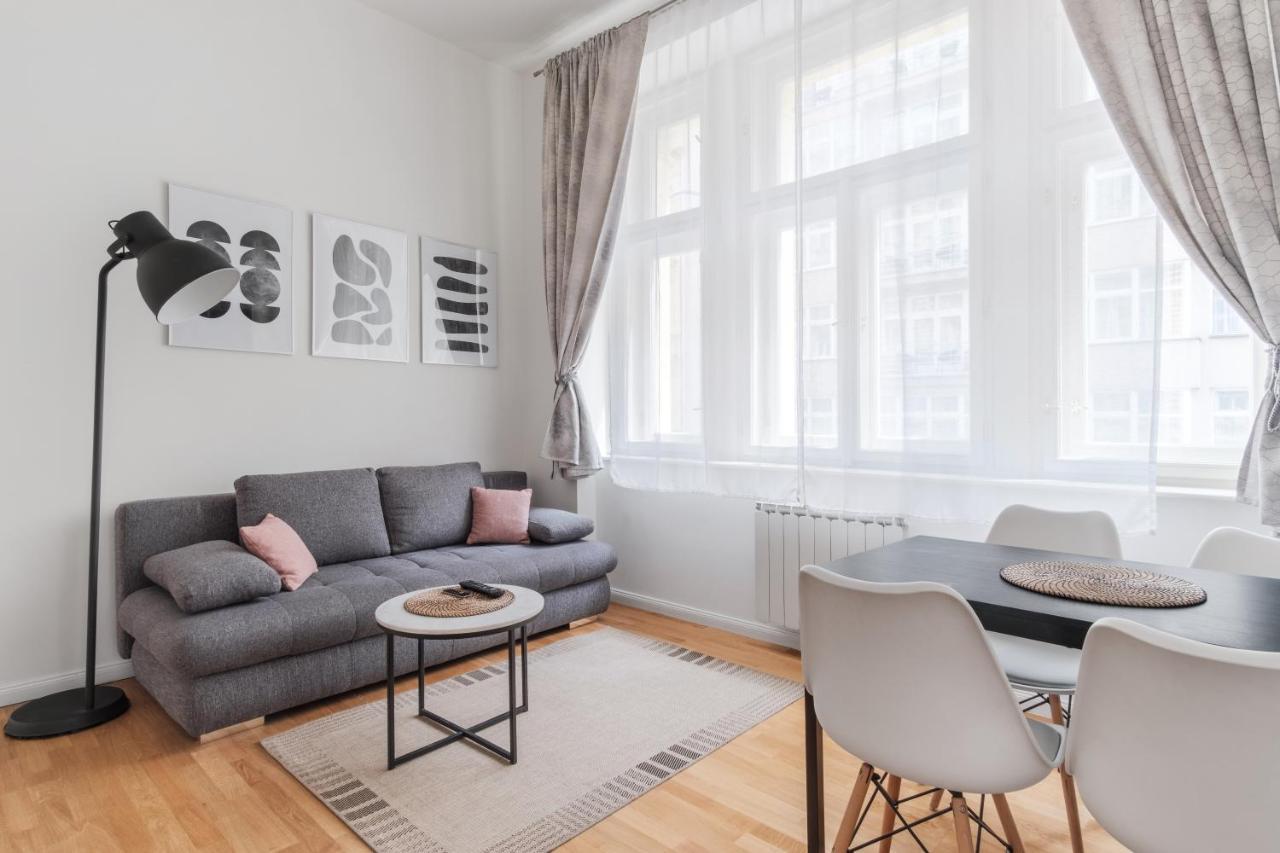 Luminous Apartment For 2 Near Wenceslas Square By Prague Days エクステリア 写真