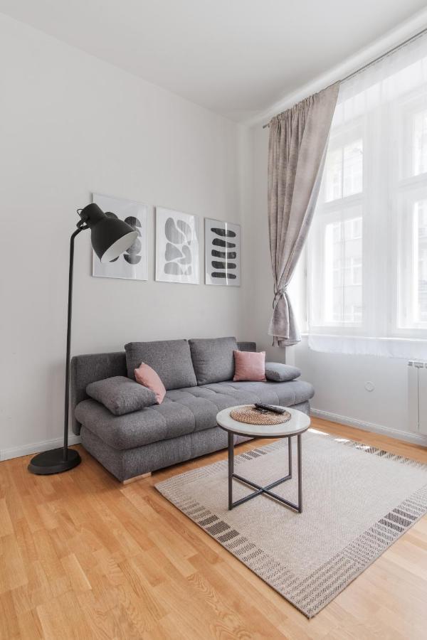 Luminous Apartment For 2 Near Wenceslas Square By Prague Days エクステリア 写真