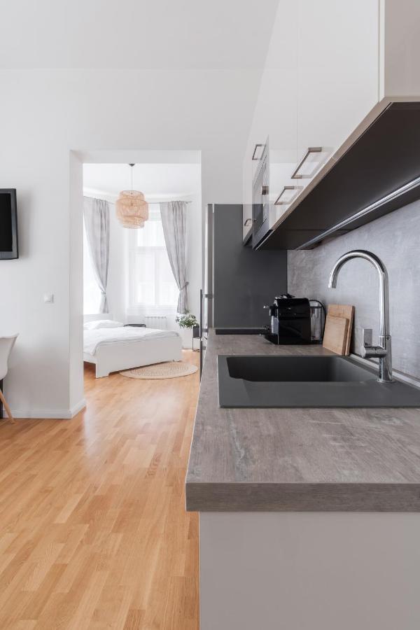 Luminous Apartment For 2 Near Wenceslas Square By Prague Days エクステリア 写真