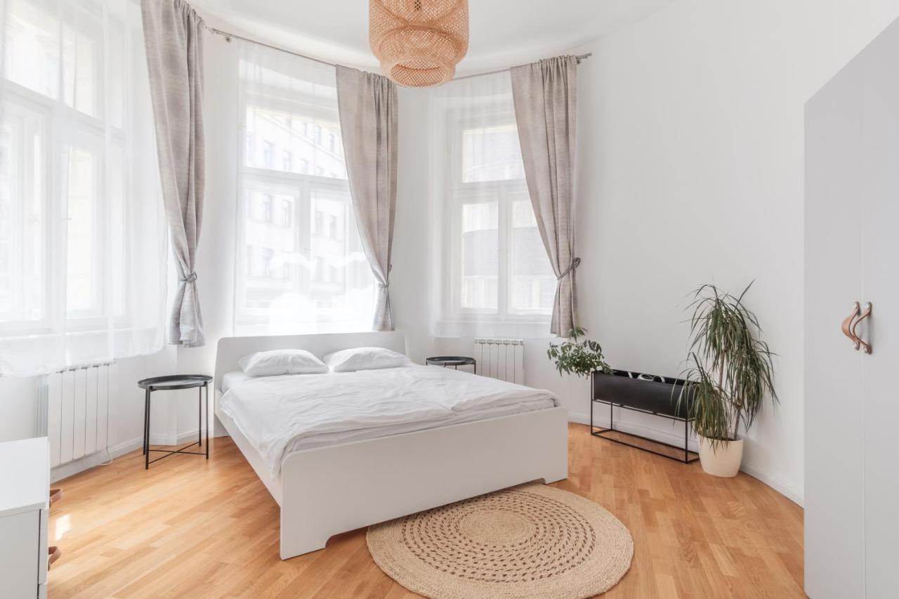Luminous Apartment For 2 Near Wenceslas Square By Prague Days エクステリア 写真