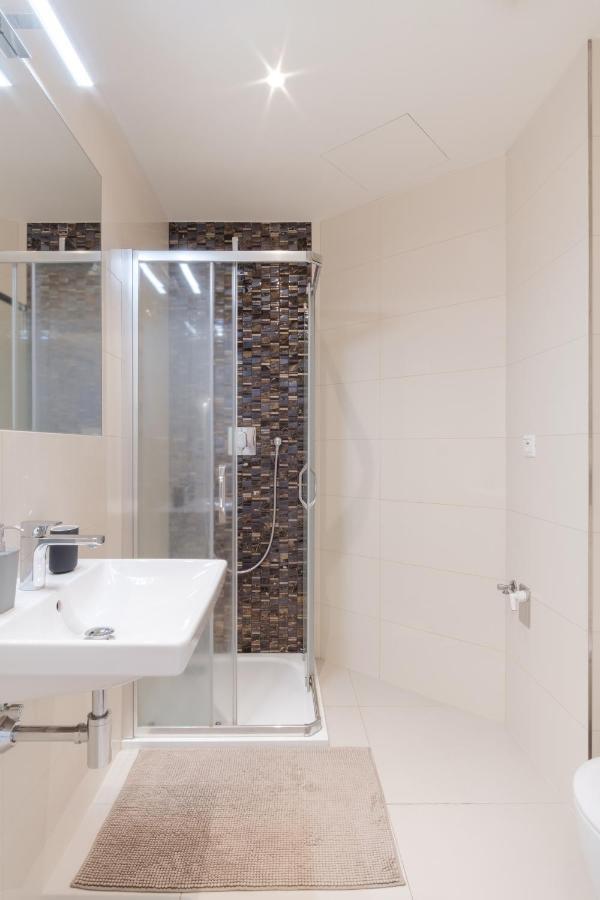 Luminous Apartment For 2 Near Wenceslas Square By Prague Days エクステリア 写真