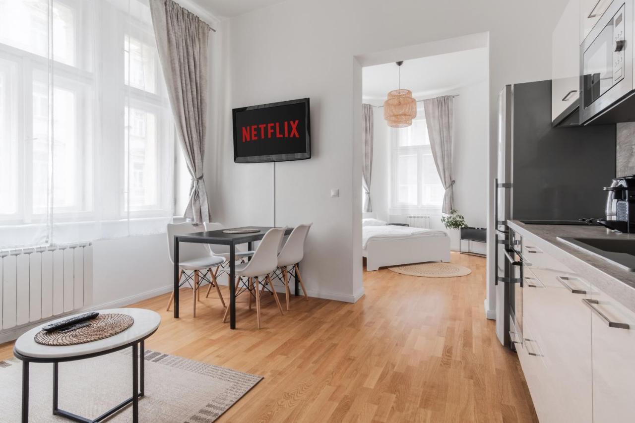 Luminous Apartment For 2 Near Wenceslas Square By Prague Days エクステリア 写真
